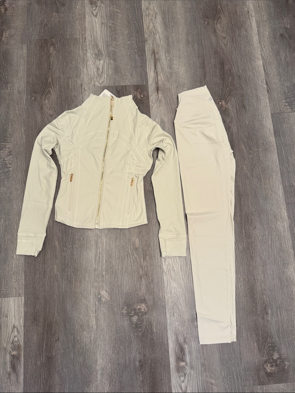 lululemon athletica Cream Zip Jacket & Matching Leggings Set - Picture 1 of 3